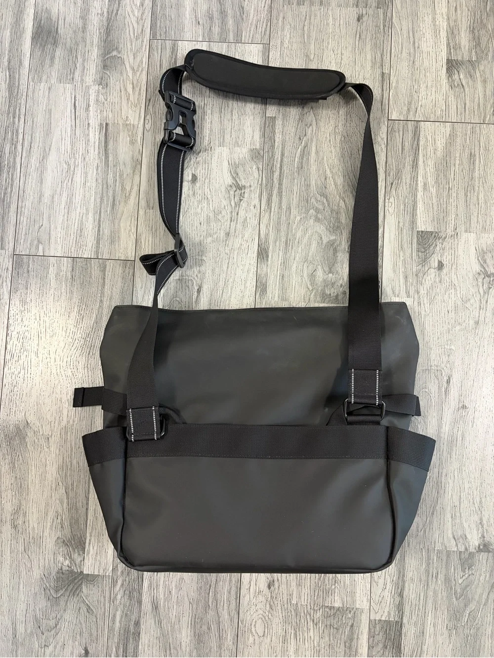 Langly Bravo Mirrorless Shoulder Bag